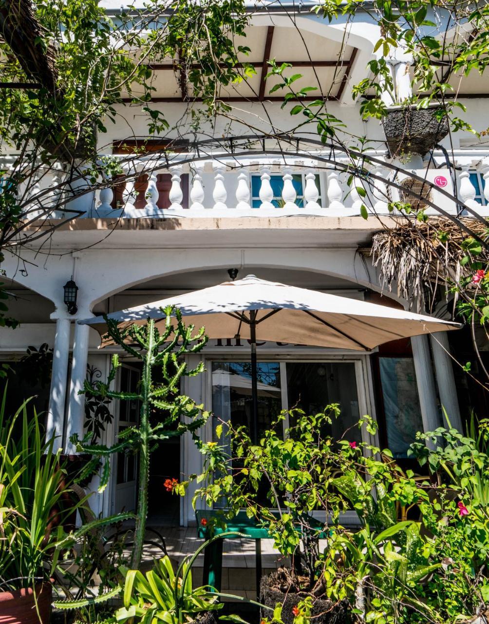 Hotel Jardin De La Paix โมโรนี ภายนอก รูปภาพ