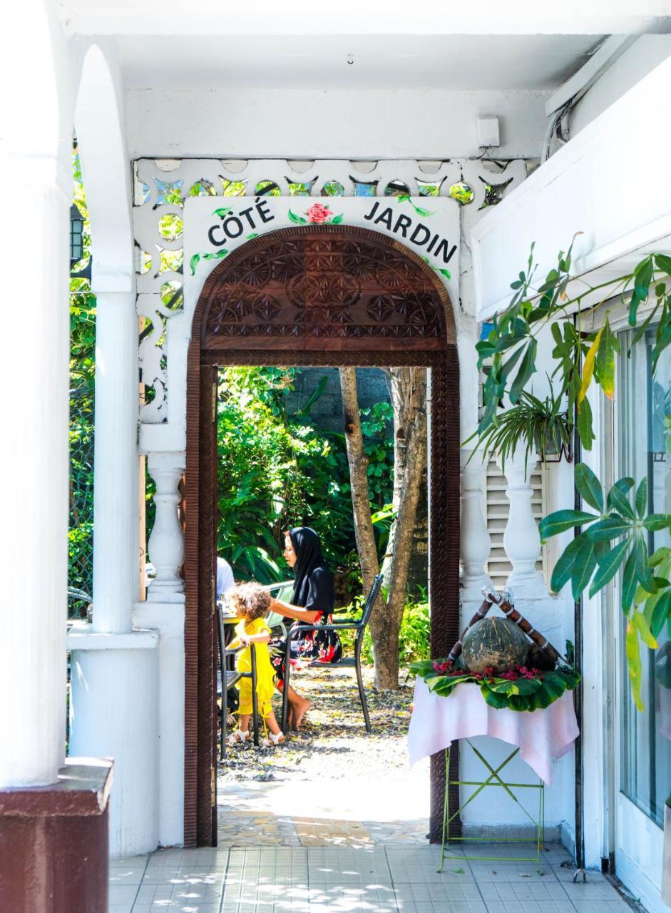 Hotel Jardin De La Paix โมโรนี ภายนอก รูปภาพ