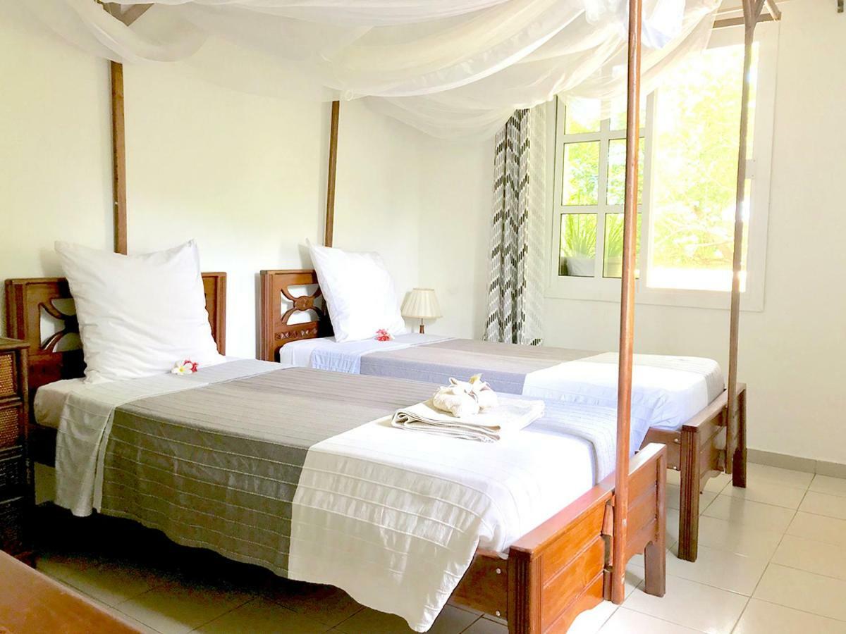 Hotel Jardin De La Paix โมโรนี ภายนอก รูปภาพ