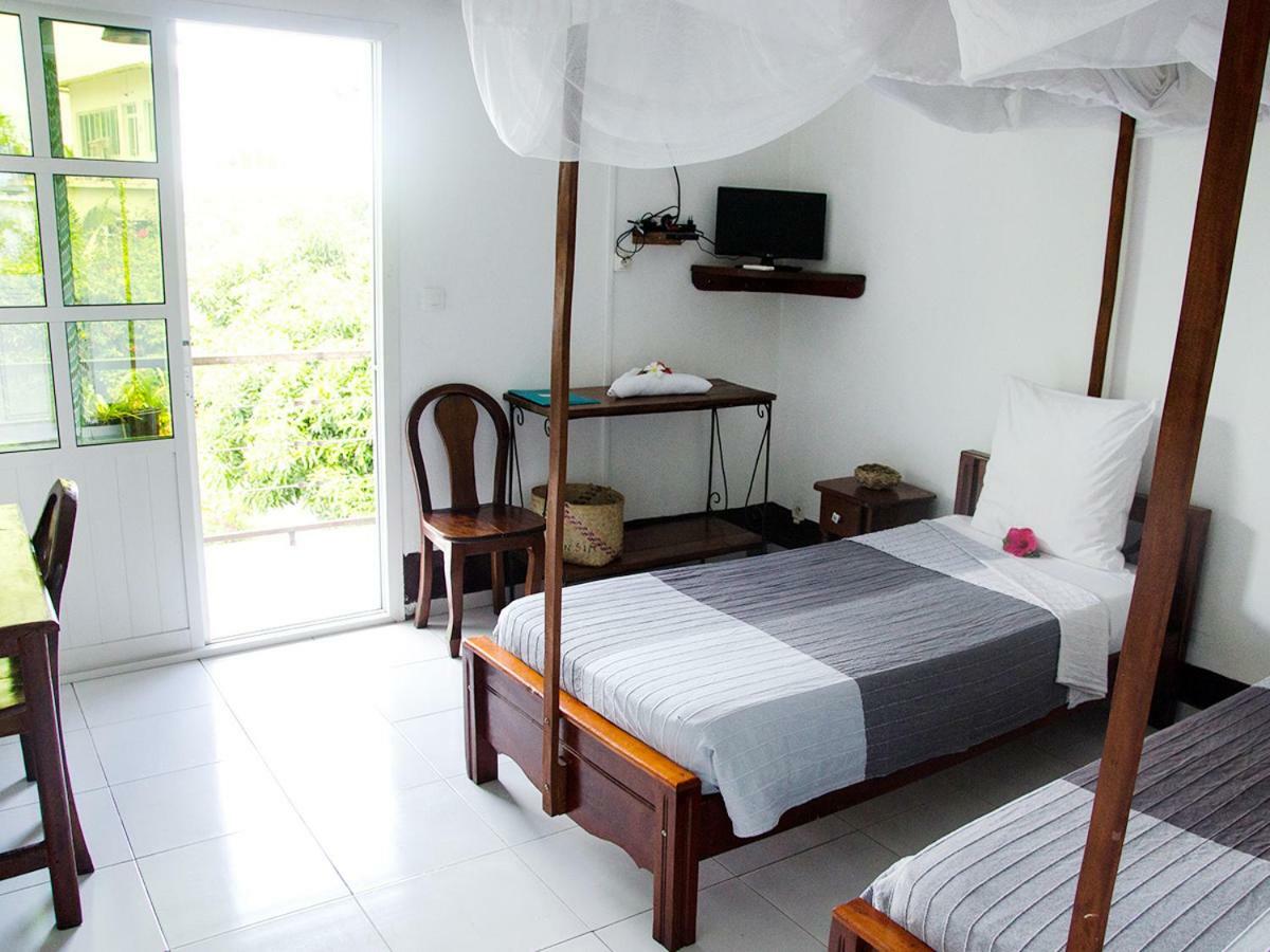 Hotel Jardin De La Paix โมโรนี ภายนอก รูปภาพ